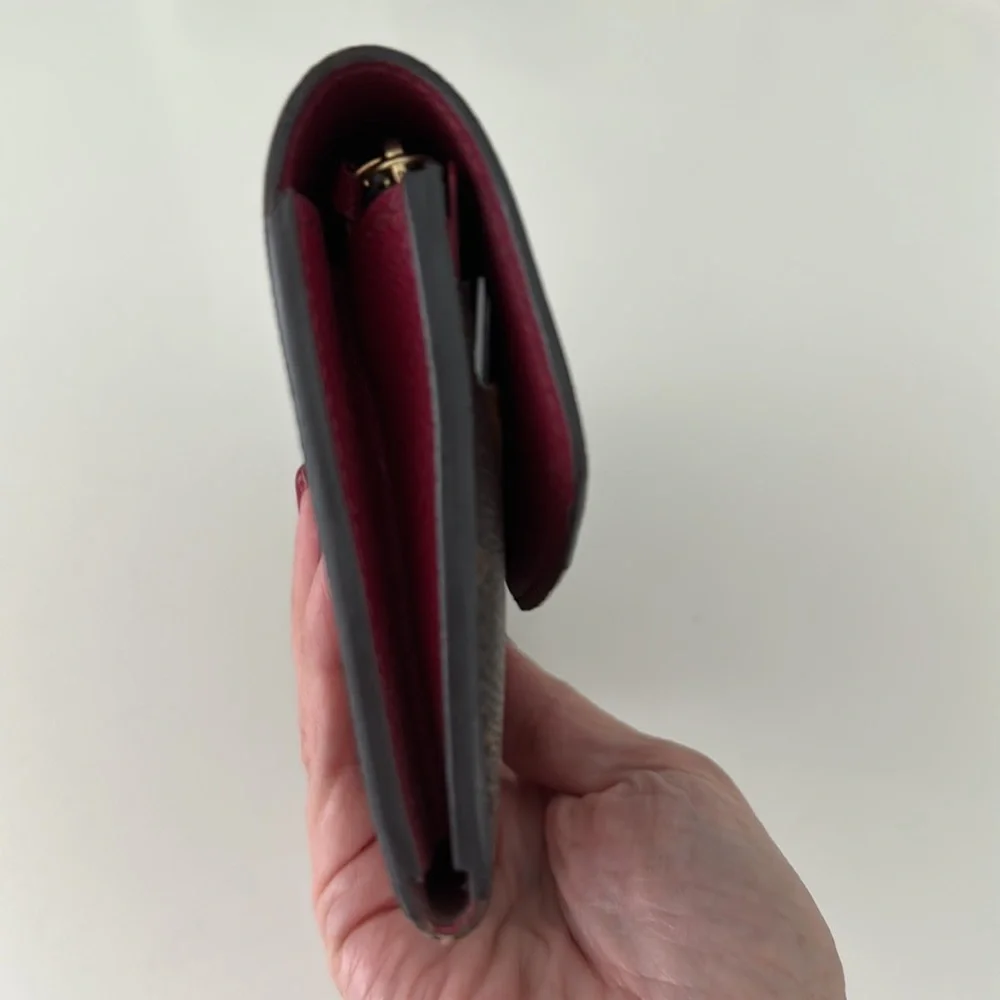 Louis Vuitton Wallet - Picture 4 of 9